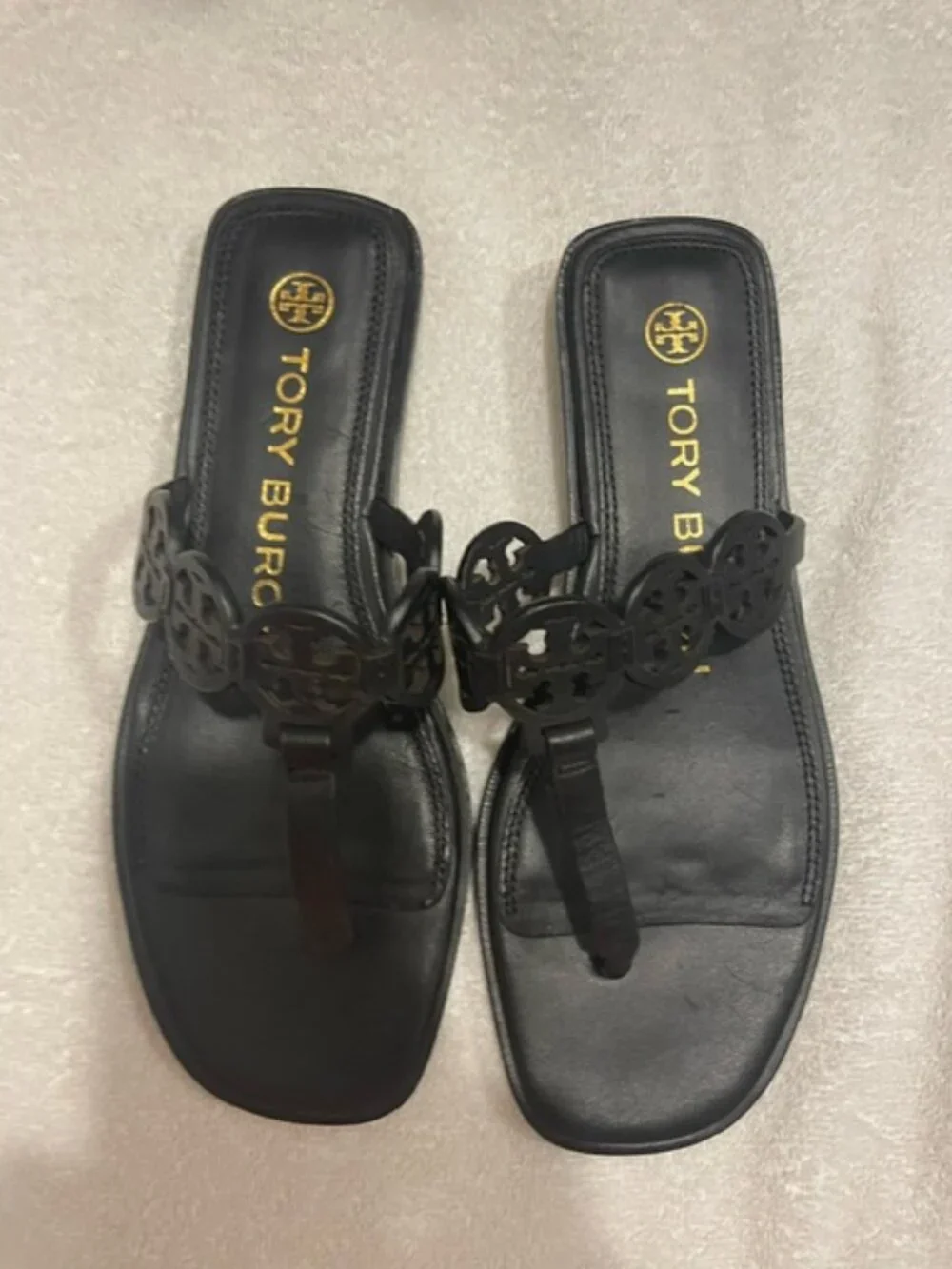 Tory Burch Black Leather Tiny Miller Logo Thong Sandal, size 6 EUC
